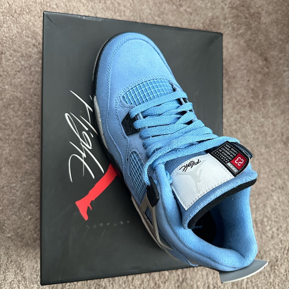 University blue Jordan 4s ( retro) gs 2021